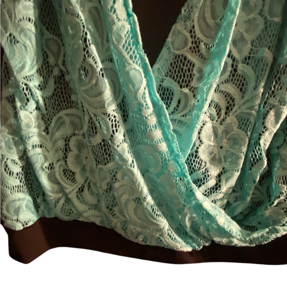 NWOT Black and Green Sleeveless Blouse with Cut Out Tie Front - Picture 7 of 11